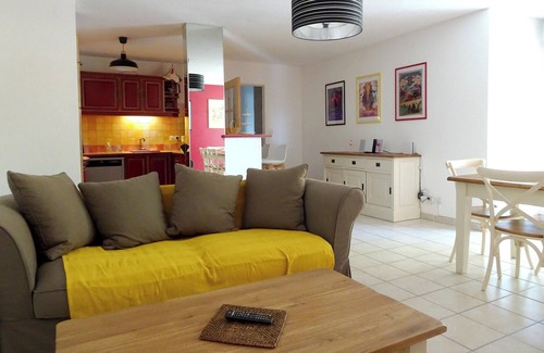 Aigues-Mortes Apartment | Homerez - Nice apartement 7 km away from the beach for 6 ppl. with shared pool