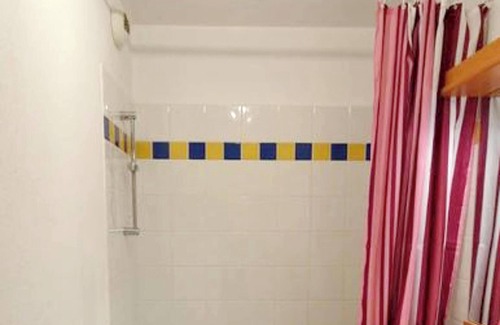 Aigues-Mortes Apartment | Homerez - Nice apartement 7 km away from the beach for 6 ppl. with shared pool