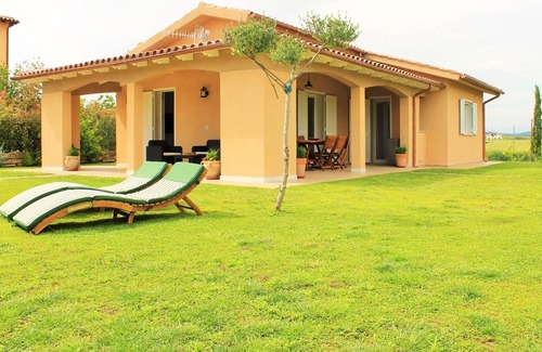 Pescia Romana House | Homerez - Nice house 3 km away from the beach for 4 ppl. at Pescia Romana