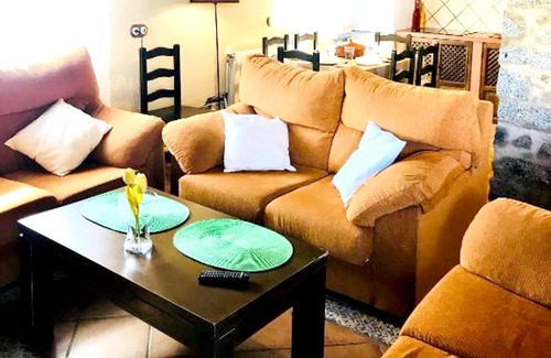 Villanueva del Duque House | Homerez - Nice house for 6 ppl. with shared pool and garden at Alcaracejos