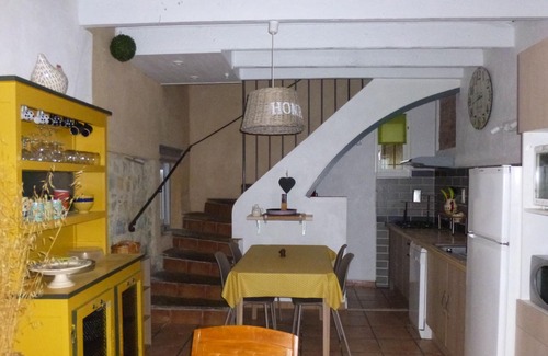 Cardet House | Homerez - Nice house for 4 ppl. with shared pool, garden and terrace at Cardet