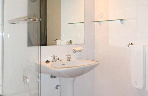 Torre de Moncorvo House | Homerez - Nice house for 4 ppl. with shared pool and garden at Torre de Moncorvo
