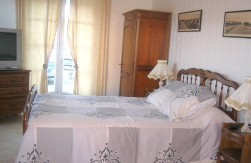 Tonnay-Charente Apartment | Homerez - Nice studio for 2 ppl. with garden and terrace at Tonnay-Charente