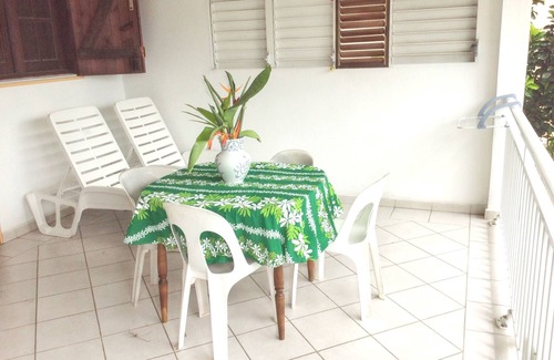 Petit-Canal Apartment | Homerez - Spacious Apartment in Petit Canal - 65 m² - Garden View