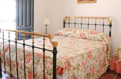 Castilblanco House | Homerez - Spacious house for 8 ppl. with terrace at Castilblanco