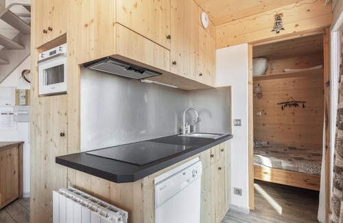 Val-Thorens Apartment | Homerez - Val Thorens Apt - Mountain View