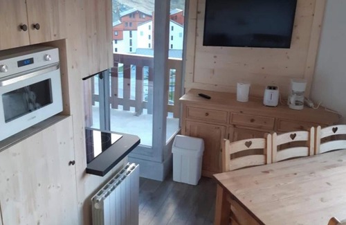 Val-Thorens Apartment | Homerez - Val Thorens Apt - Mountain View
