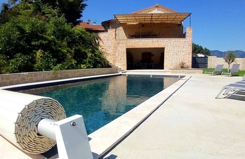 Prades Villa | Homerez - Villa for 10 ppl. with swimming-pool, jacuzzi and garden at Prades