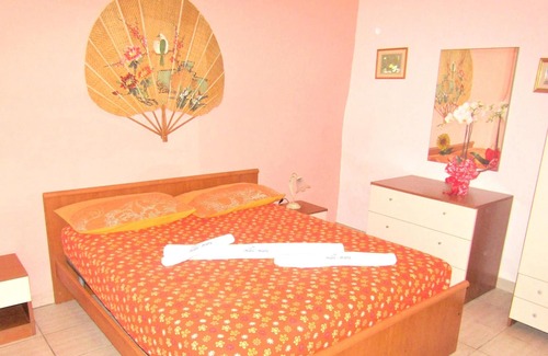 Torre San Giovanni House | Homerez - Welcoming House in Torre San Giovanni + Garden