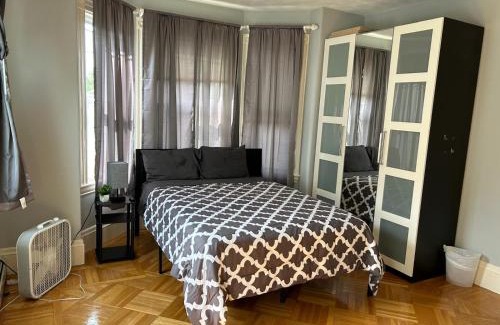Meeting House Hill House | HomeStay B&B in Boston - 3 locations in Dorchester