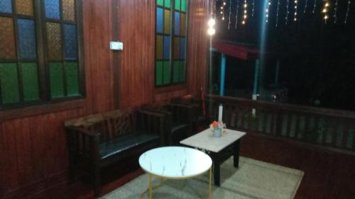 Parit Raja House | Homestay faeyzazarin