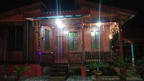 Parit Raja House | Homestay faeyzazarin