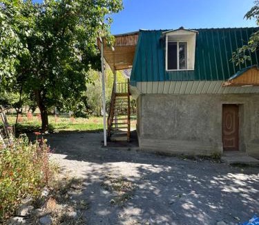 Rushon House | Homestay Guliston