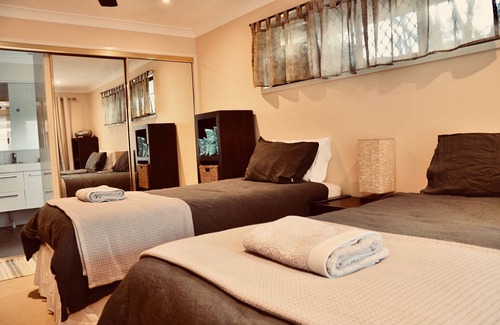Robina Bed & Breakfast | Homestay near by Bond University/Palmer golf course