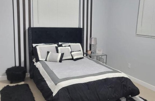 Homestead Apartment | Homestead 2 Bdrm 1 Bath Duplex with Free Parking