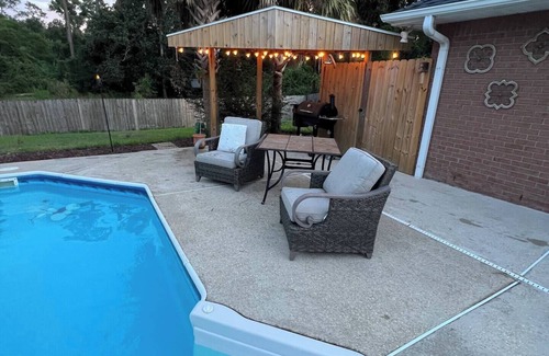 Northwest Pensacola House | HOMESTEADERS PARADISE: Furnished 5BR/3BA w/pool, xlarge yard near NAS Pensacola