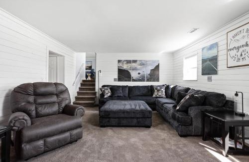 Greenwood House | Hometown Hideaway - 4br25ba, Pool, Game Room