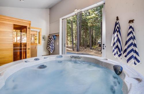 McKinney Estates House | Homewood by AvantStay AMAZING FAMILY Cabin w Hot Tub Sauna