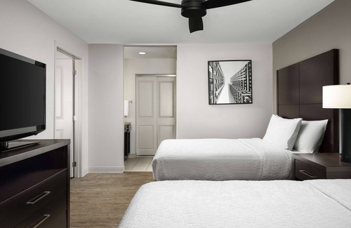 Carle Place Hotel | Homewood Suites by Hilton Carle Place - Garden City, NY