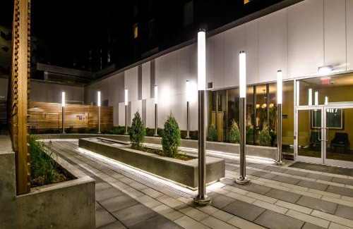 East Village Hotel | Homewood Suites by Hilton Calgary Downtown