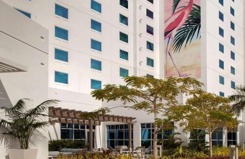 Ludlam Hotel | Homewood Suites by Hilton Miami Dolphin Mall