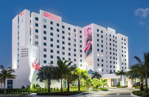Ludlam Hotel | Homewood Suites by Hilton Miami Dolphin Mall