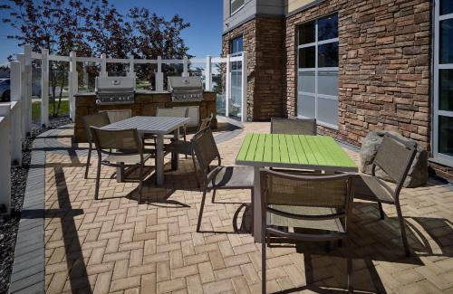 Calgary Hotel | Homewood Suites Calgary Airport