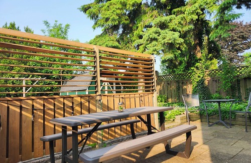 Hamilton Apartment | Homey 2-Bdrm apartment with driveway parking, patio, king bed, close to highway