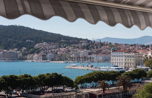 Bacvice Apartment | Homey apartment with a view