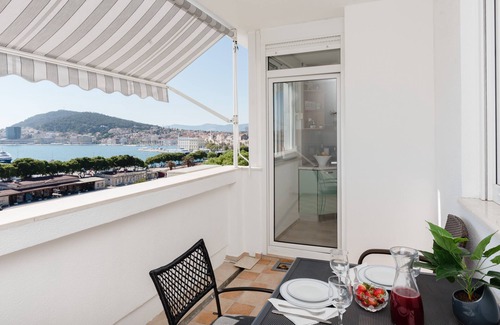 Bacvice Apartment | Homey apartment with a view