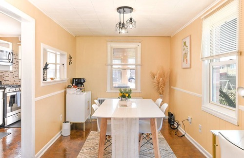 Violetville House | Homey Haven Baltimore - near airport, hospitals & downtown