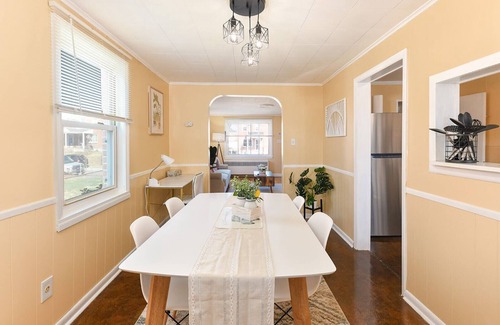 Violetville House | Homey Haven Baltimore - near airport, hospitals & downtown