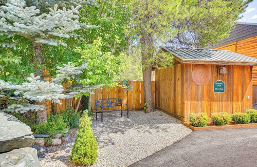 Libby Apartment | Homey Pet-friendly Libby Cottage w/Yard by Creek!