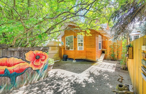 Libby Apartment | Homey Pet-friendly Libby Cottage w/Yard by Creek!