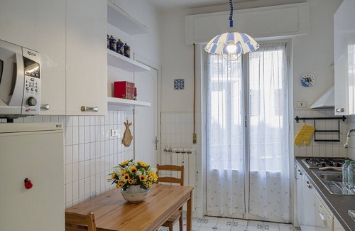 Quinto al Mare Apartment | Homey Seaview Apartment by Wonderful Italy