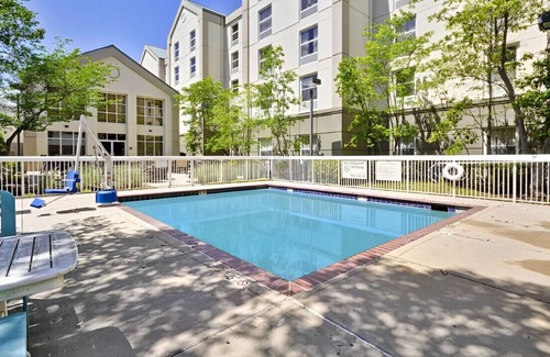White Station House | Homey & Spacious Rm for Families! W/ Pool, Gym