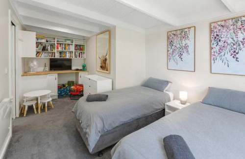 Goughs Bay House | Honey Bee Lodge at Goughs Bay