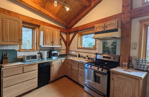 Shalalth House | Honey House
