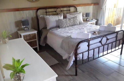 Hammanskraal Cabin | Honey Lodge