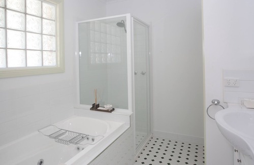 Yellingbo Bed & Breakfast | Honeyeater Cottage