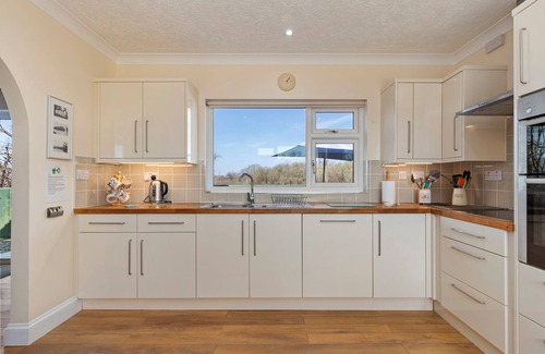 Kilgetty Cottage | Honeyfield Lodge - Spacious Cottage, Rural Views