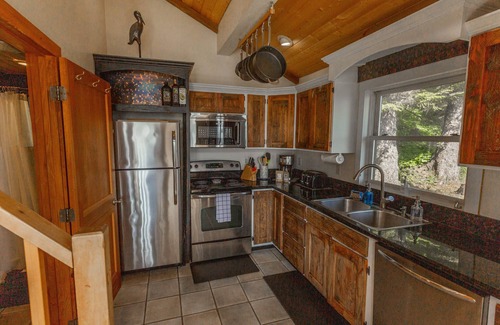 Gold Beach House | Honeymoon Cove- Exclusive Beach, Ocean View & Spa
