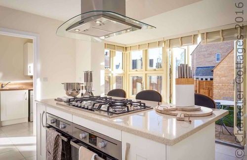 Bourton House | HONEYSTONES, family friendly, with a garden in Bourton-On-The-Water