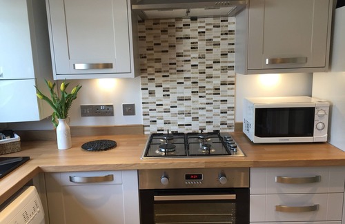 Shanklin Cottage | Honeysuckle Cottage, Child Friendly, 10 min walk to beach, less to Shops & Park.