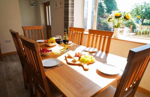Bradninch House | Honeysuckle Cottage