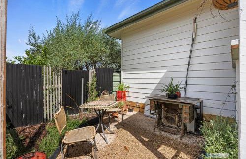 Silverleaves House | Honeysuckle Studio
