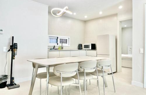 Sinchon-dong Apartment | Hongdae Zoe Three Room House