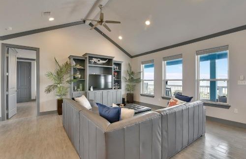 Stavanger Beach House | Honu Beachfront by Ryson Vacation Rentals