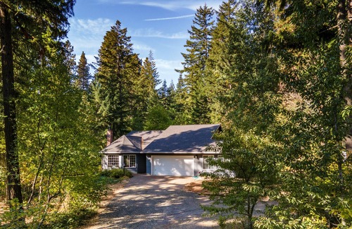 Hood River House | Hood River Valley Oasis!