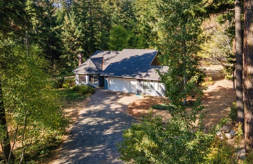Hood River House | Hood River Valley Oasis!